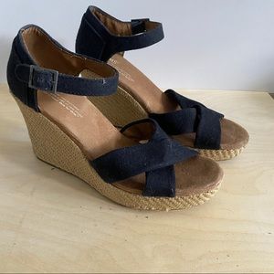 Toms Espadrille Wedge in Black, size 9